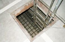 地下ビット出入り口